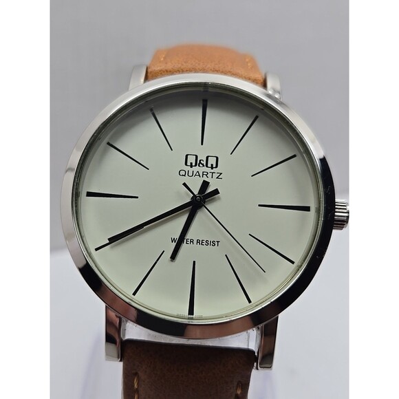 Q & Q Quartz Mens 42mm Watch Brown Strap New Battery 30m Water Resistant Classic - Picture 4 of 12